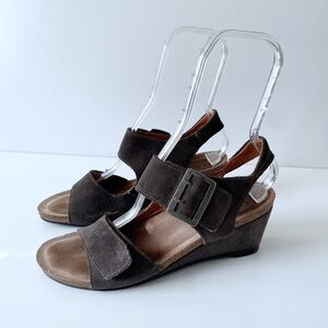 Taos High Society Suede Brown Wedge Sandals Size 11 42 Buckle Comfort Casual